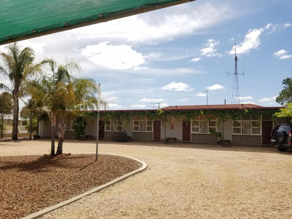 Glossop Motel Winkie Екстер'єр фото