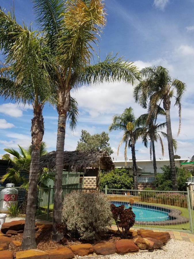 Glossop Motel Winkie Екстер'єр фото