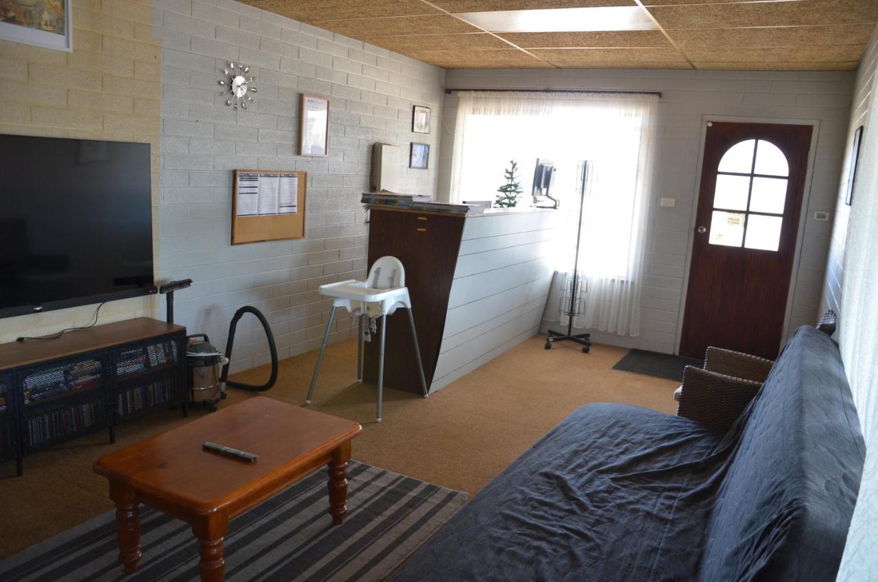 Glossop Motel Winkie Екстер'єр фото